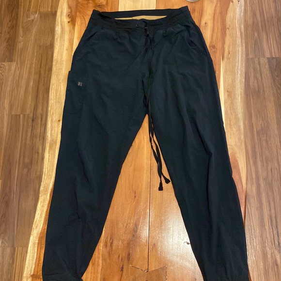 Scrub Joy scrub set - 2 tops (small)and 1 bottom(mediu - Picture 3 of 5